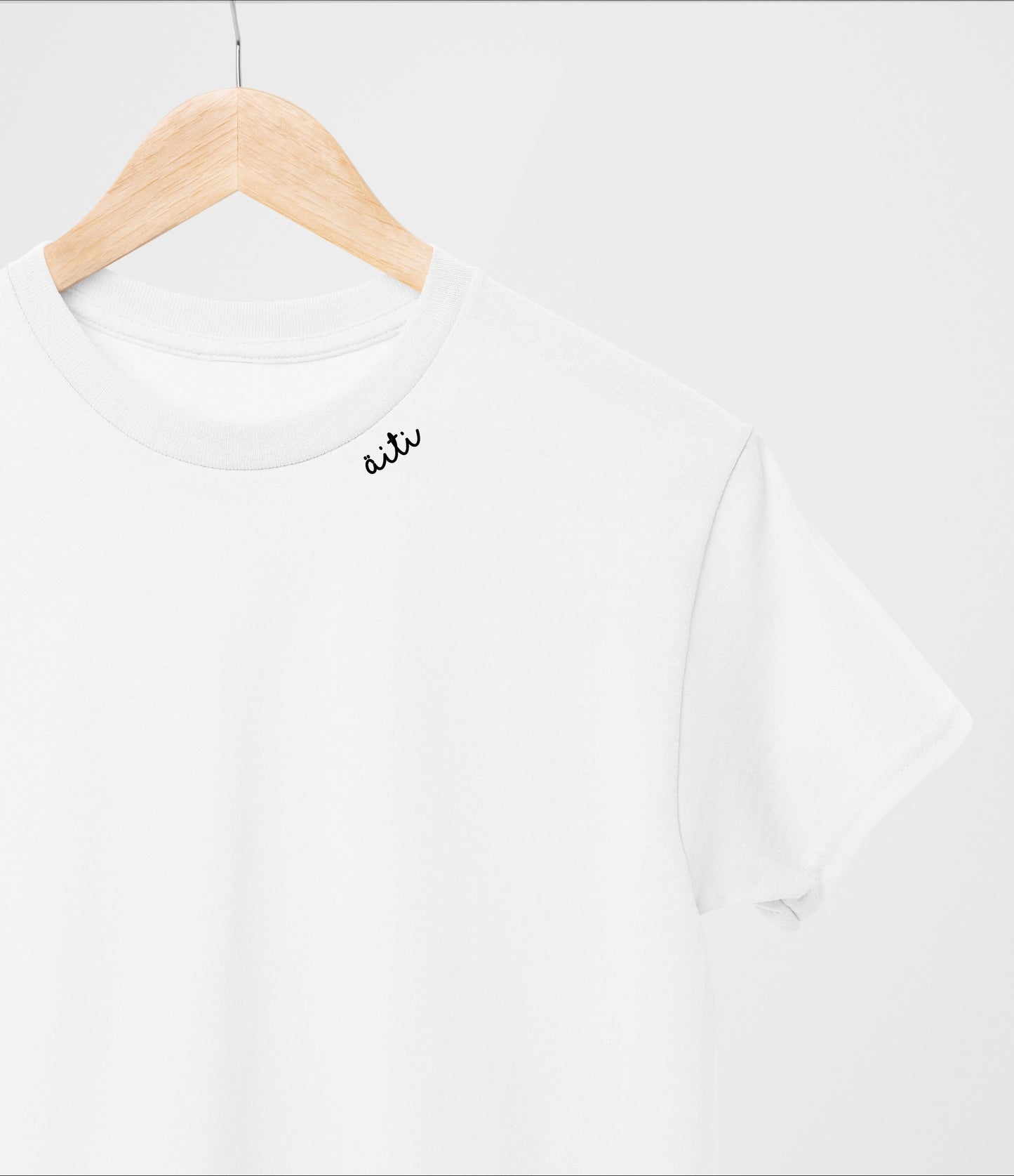 Embroidered Collar Organic Cotton T-shirt "Äiti" (FI)