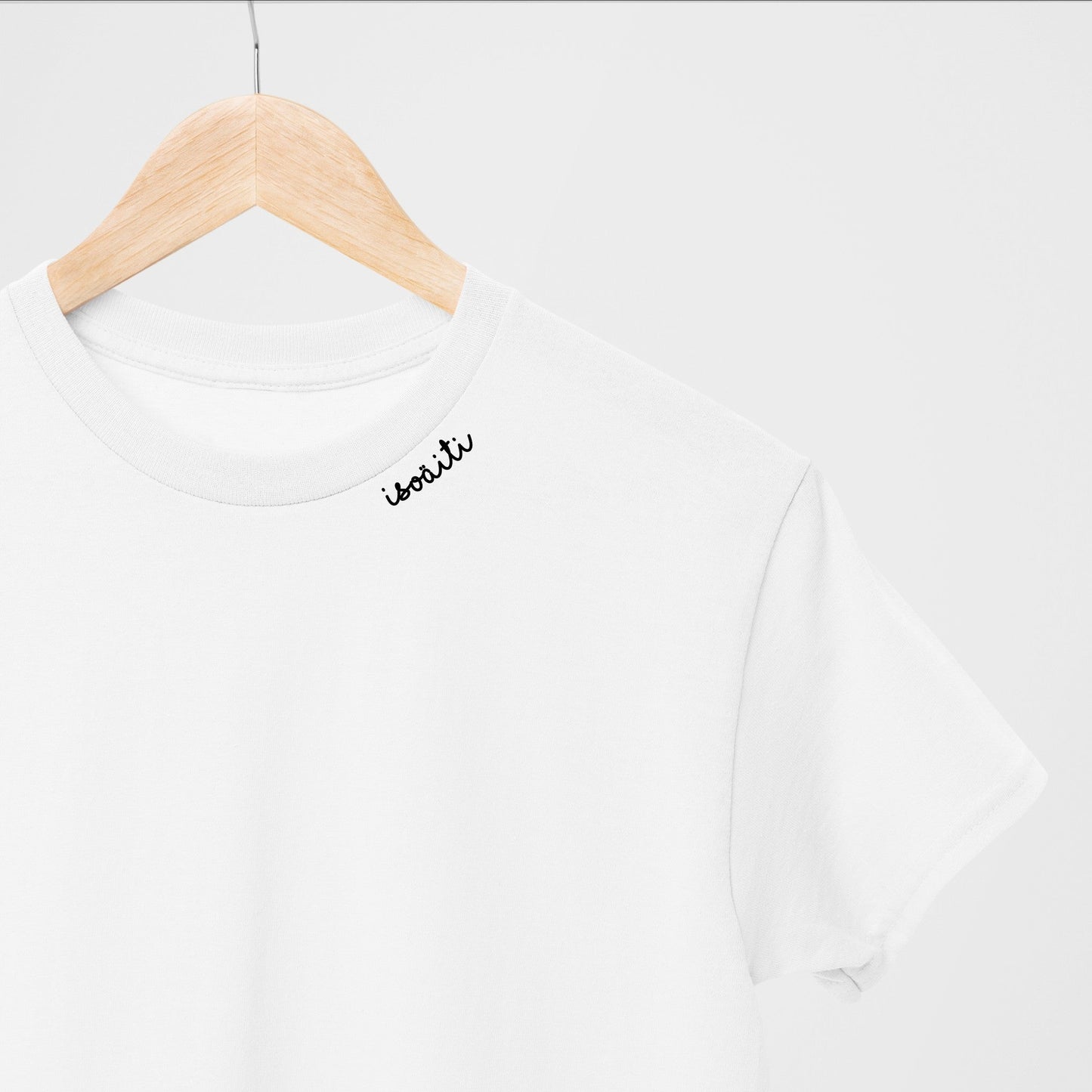 Embroidered Collar Organic Cotton T-shirt "Isoäiti" (FI)