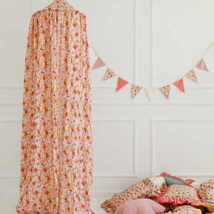 Garland - Birthday In Garden