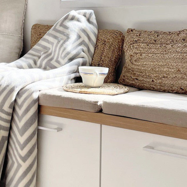 Haakla Blanket - Grayish - LoveStyle World