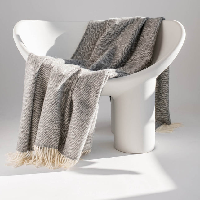 Hera wool throw
