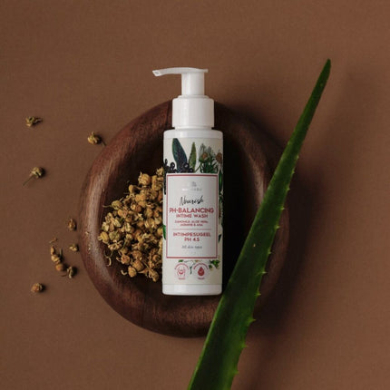 Intimate Wash Gel with Chamomile, Aloe, and AHA, pH 4.5