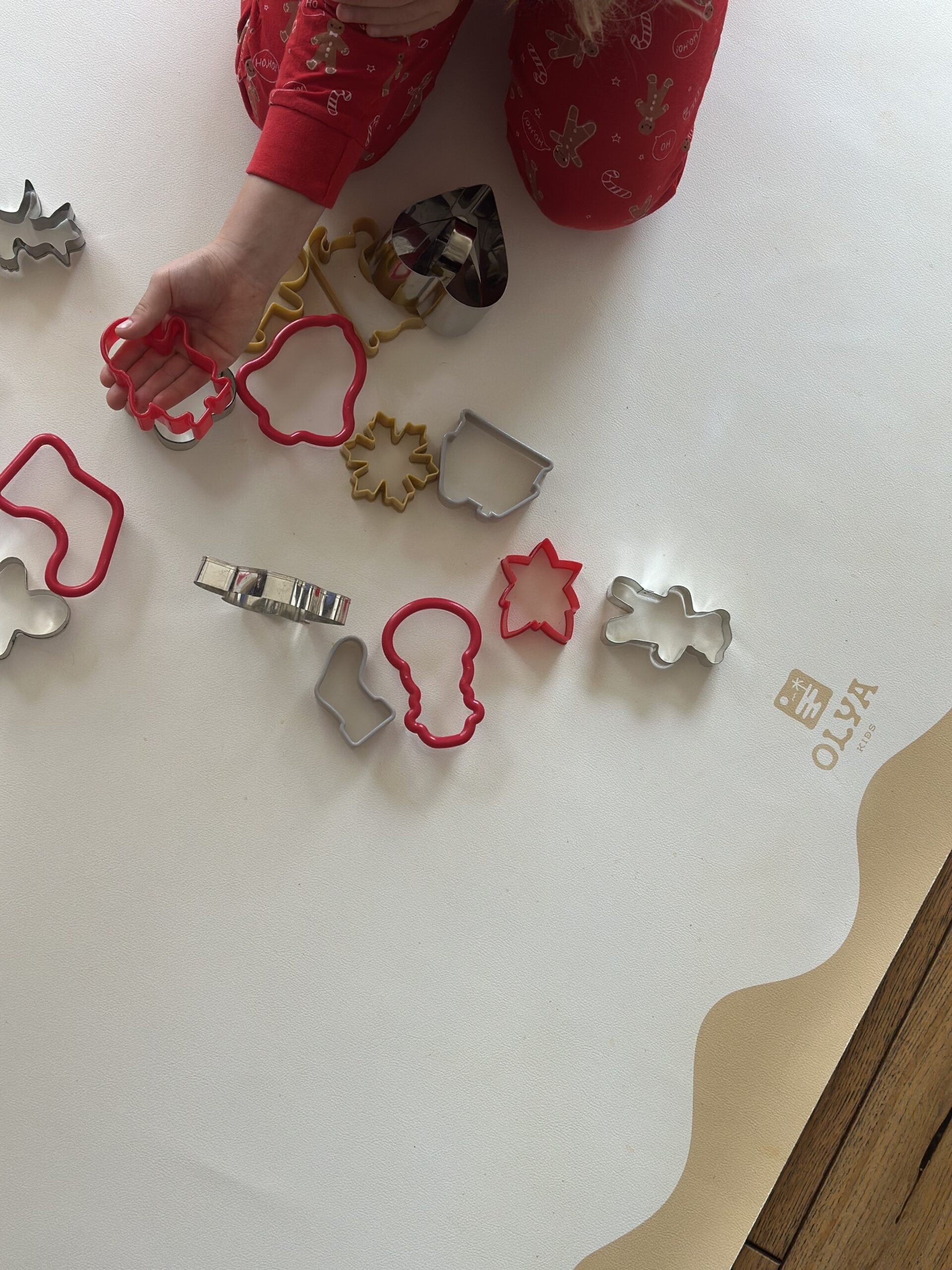 Kids Mealtime Floor Mat, Non-Slip & Waterproof - Yellow Frame