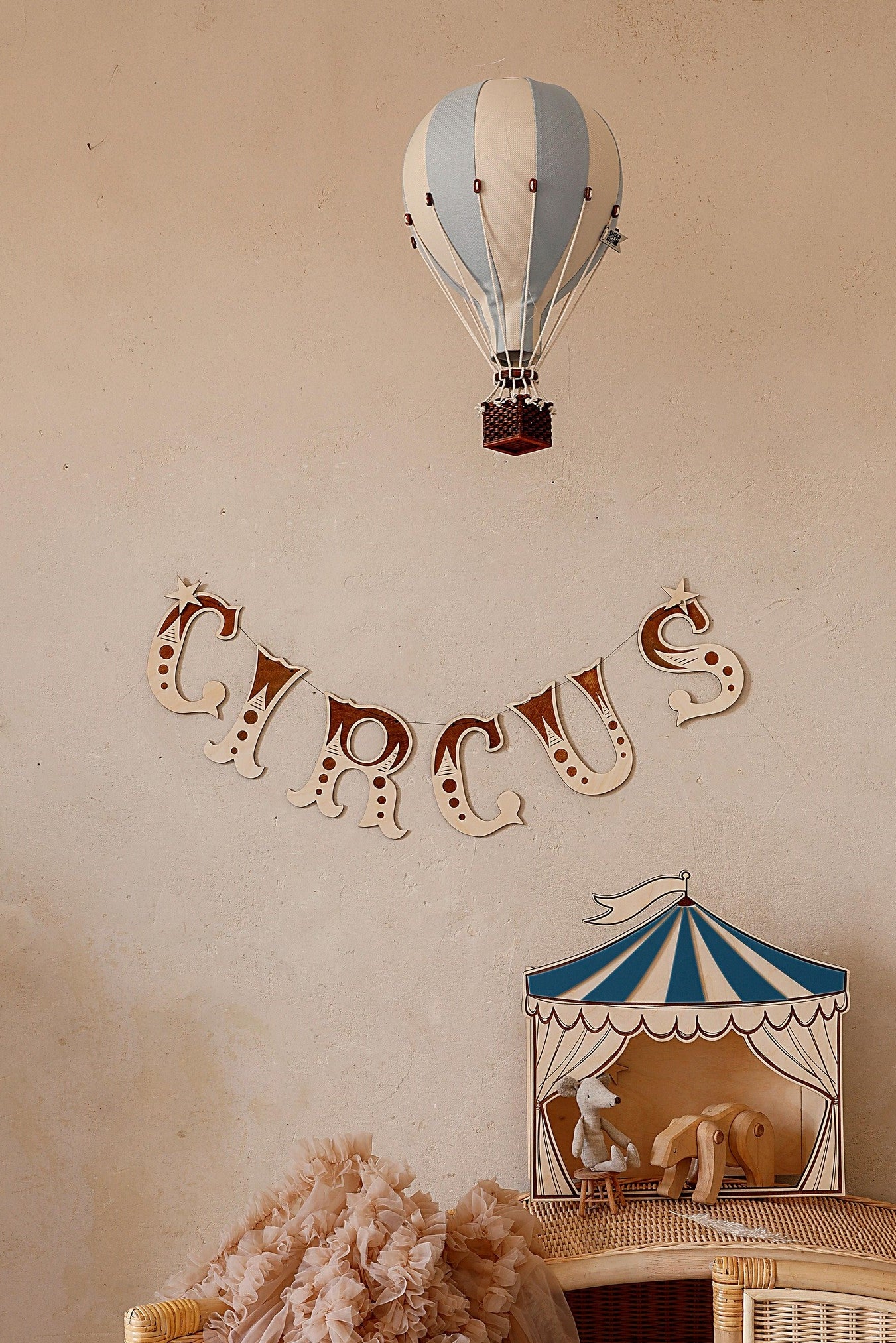 Wooden Wall Garland CIRCUS
