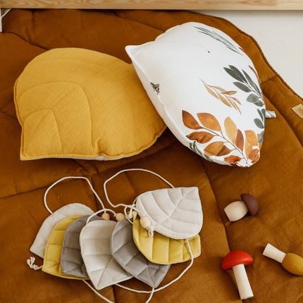 Organic Cotton and Linen Leaf Playmat - Caramel